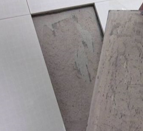 鹰潭市瓷砖空鼓维修公司分享瓷砖铺贴时如果打浆（即涂抹在瓷砖背面和基层上的砂浆或瓷砖胶）过少，会带来以下问题